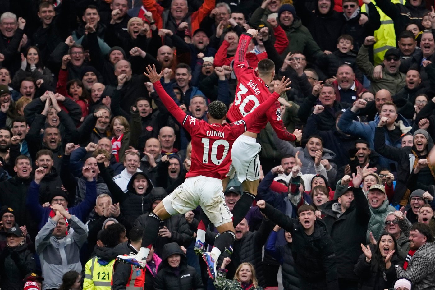 Bruno Fernandes nears assists record as Man United beats Aston Villa 3-1, Liverpool held by Spurs | iNFOnews.ca