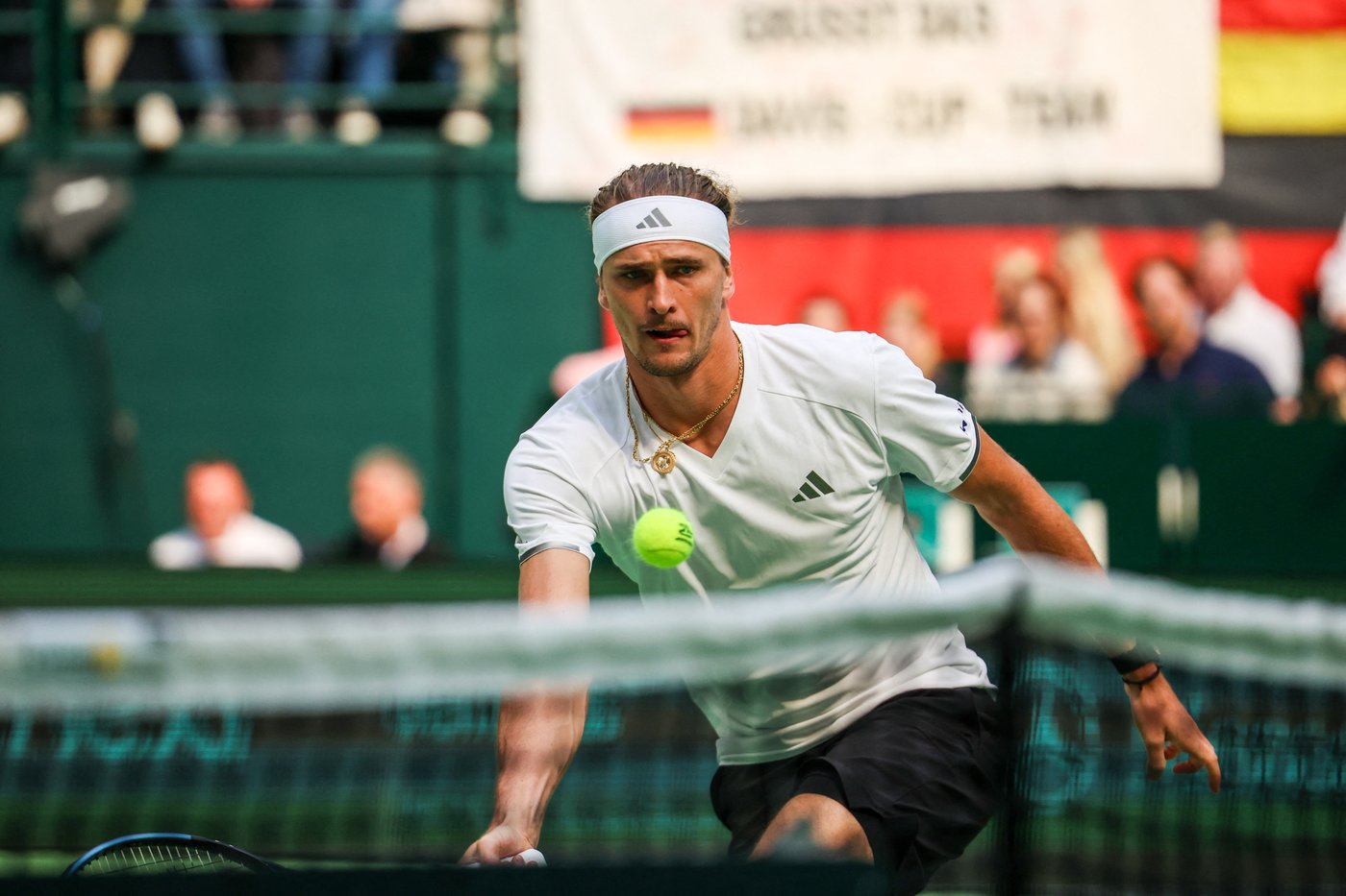 Zverev powers Germany into Davis Cup Final 8 with a swift win over Prizmic, Britain also advances | iNFOnews.ca