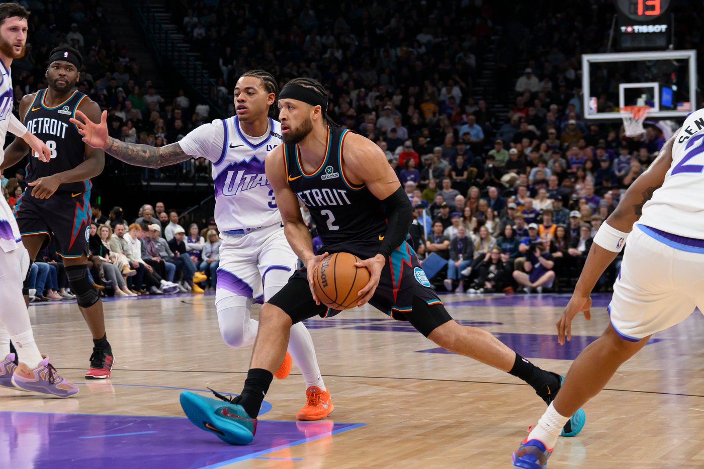 George scores 31 and hits game winner as Jazz edge Pistons 131-129 | iNFOnews.ca George scores 31 and hits game winner as Jazz edge Pistons 131-129 | iNFOnews.ca