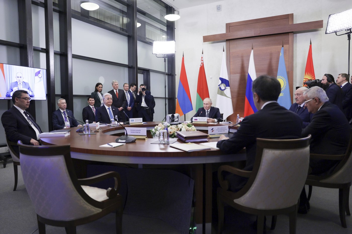 An altercation erupts at a high-level meeting of a Russia-dominated economic union | iNFOnews.ca