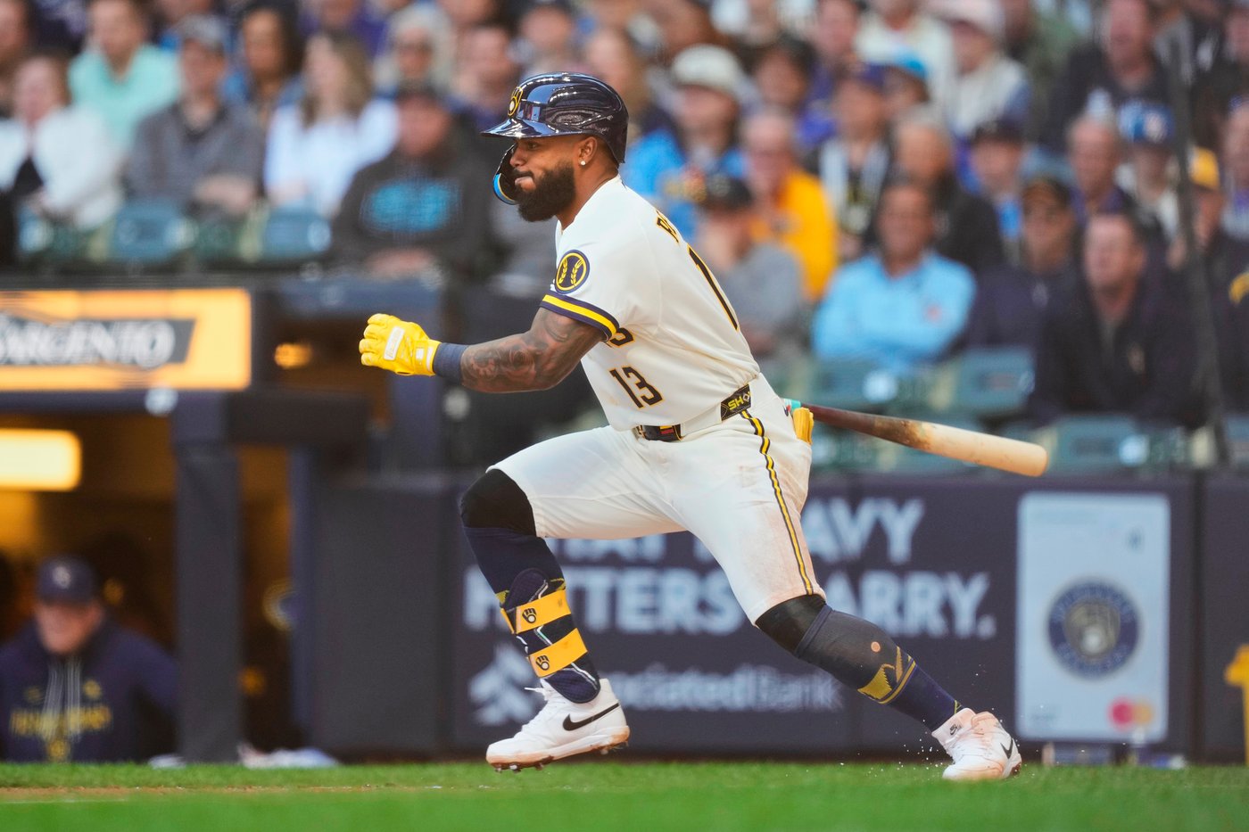 Rengifo has three RBIs and Harrison pitches five shutout innings in Brewers' 7-1 win over Padres | iNFOnews.ca