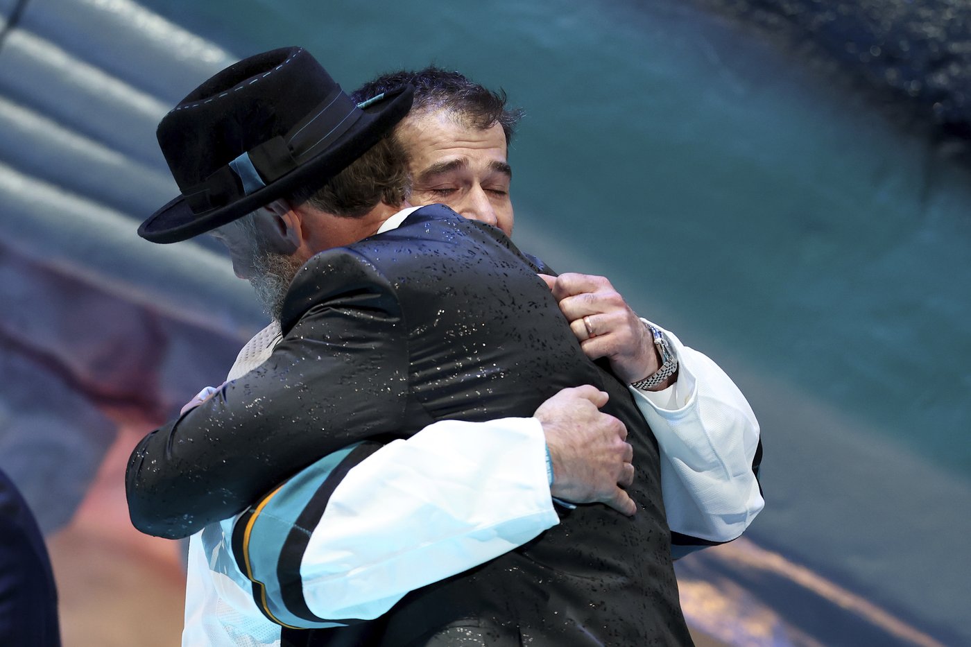 San Jose Sharks retire Joe Thornton's No. 19 jersey in emotional ceremony | iNFOnews.ca