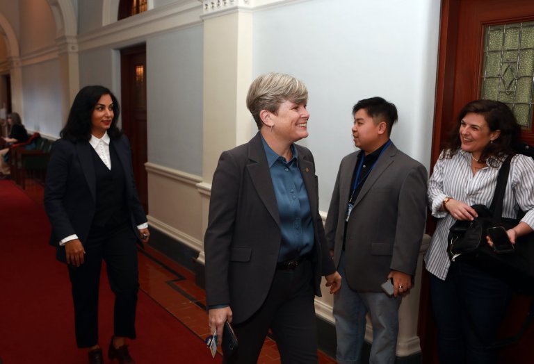 B.C. requires witness for those using supply drugs to stop diversion to streets | iNFOnews.ca