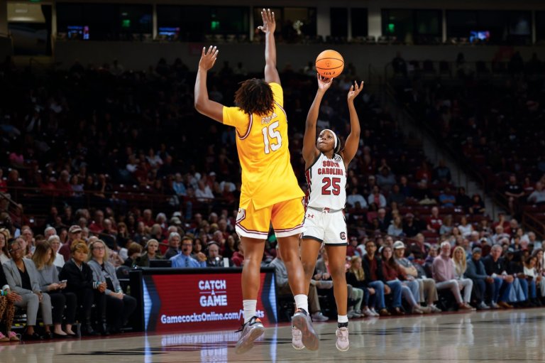 Latson leads three players with 20-plus points in No. 2 South Carolina's 106-56 blowout of Winthrop | iNFOnews.ca