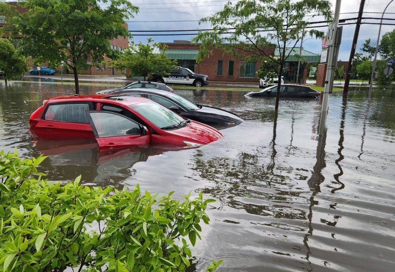Heavy rain causes flooding and power outages across Montreal area | iNFOnews.ca