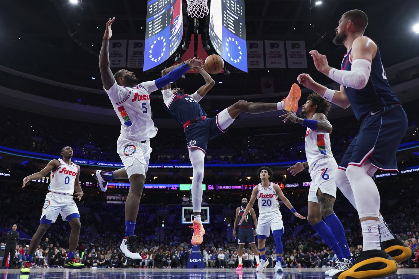 James Harden scores 23 points to lead Clippers to rout over his old 76ers team, 125-99 | iNFOnews.ca
