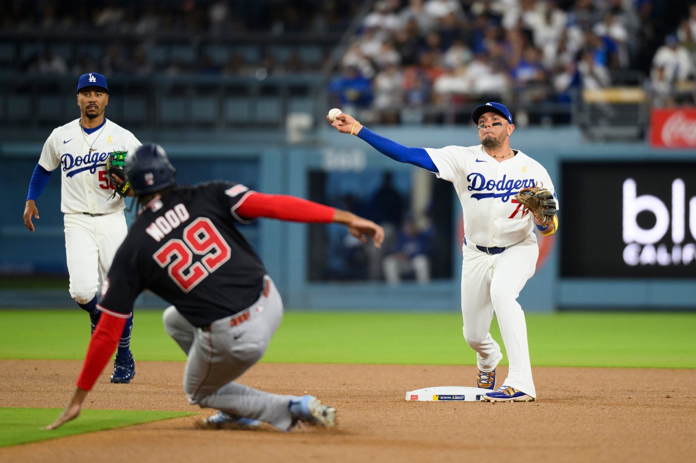 Mookie Betts' late home run rallies Dodgers past Nationals, 7-5 | iNFOnews.ca