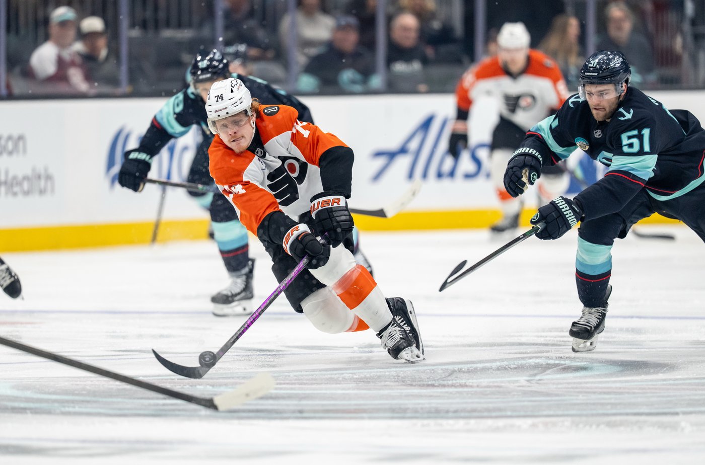 Grubauer stops 31 shots and Tolvanen scores twice as Kraken beat Flyers 4-1 | iNFOnews.ca Grubauer stops 31 shots and Tolvanen scores twice as Kraken beat Flyers 4-1 | iNFOnews.ca