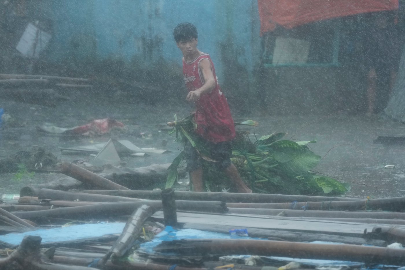 Typhoon Fung-wong leaves damage in the Philippines, in photos | iNFOnews.ca