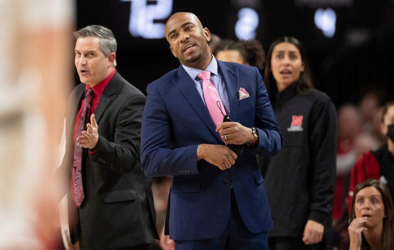 Attorney says in court papers that ex-Nebraska assistant Chuck Love admitted having sex with player | iNFOnews.ca