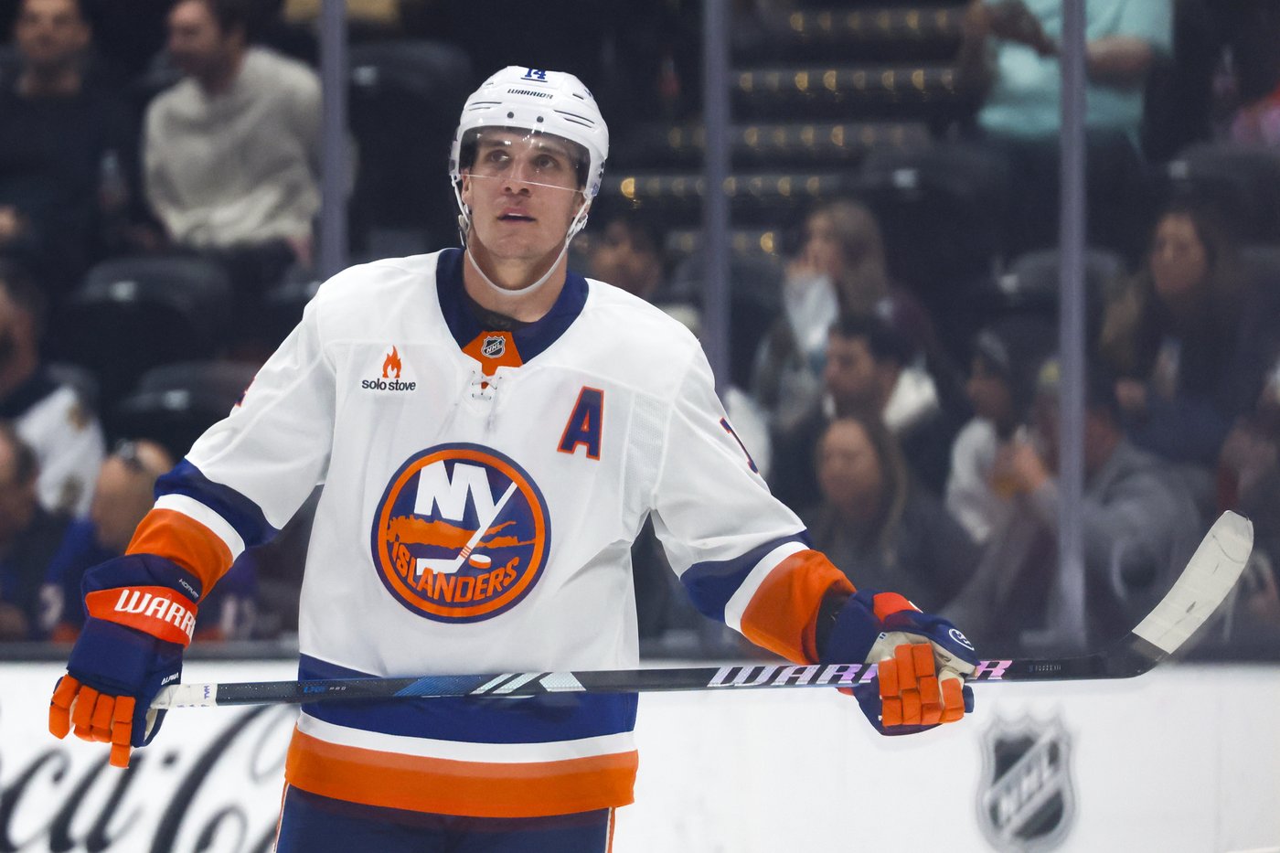 Engvall gets tiebreaking goal in Islanders' four-goal 3rd period to beat Penguins 4-2 | iNFOnews.ca