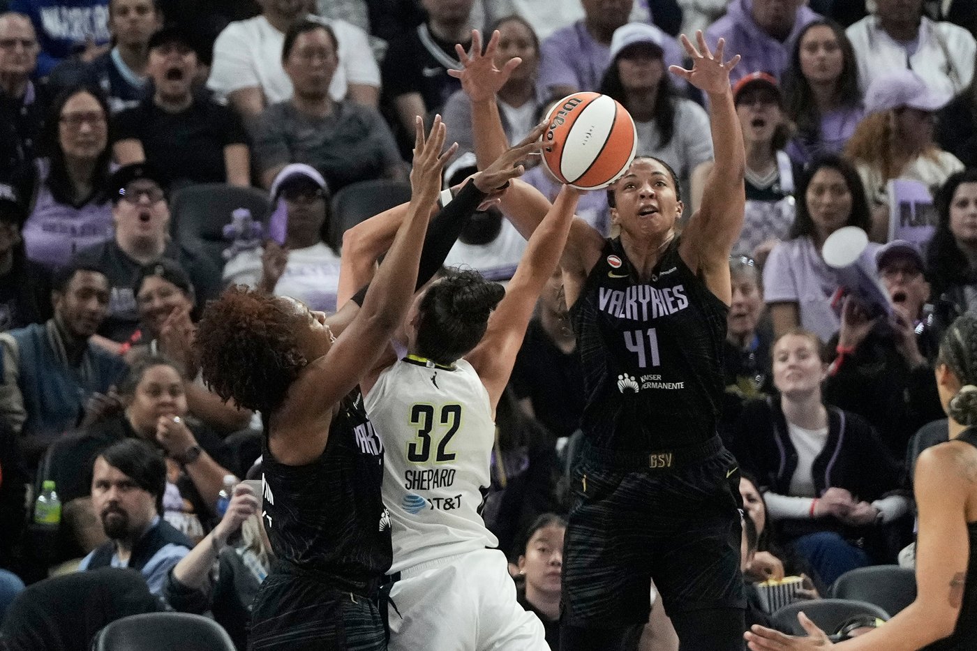 Valkyries are playoff bound again in 2nd year after beating Dallas 78-70 behind Williams' 23 points | iNFOnews.ca