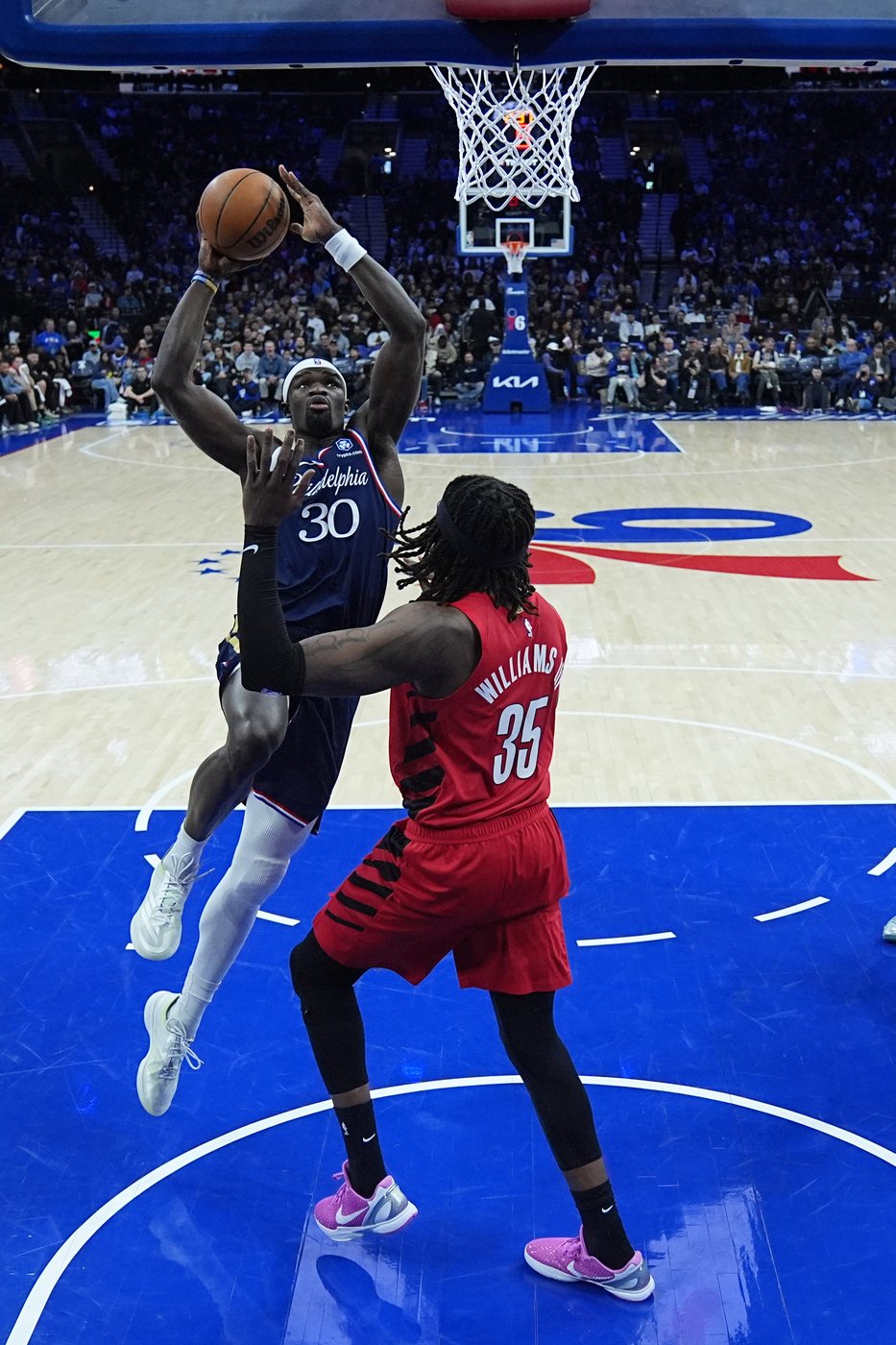 Grimes leads short-handed 76ers to a 109-103 win over the Trail Blazers | iNFOnews.ca