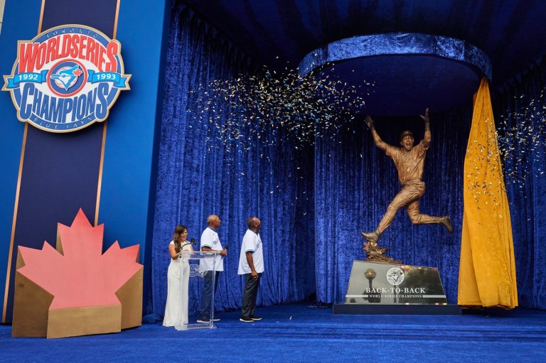 Blue Jays unveil statue outside Rogers Centre honouring World Series championships | iNFOnews.ca