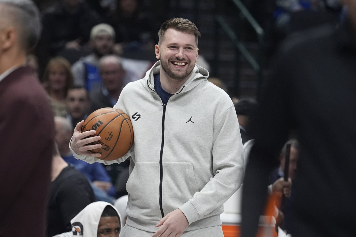 Luka Doncic to the Lakers, Anthony Davis to the Mavs in blockbuster trade, AP source says | iNFOnews.ca Luka Doncic to the Lakers, Anthony Davis to the Mavs in blockbuster trade, AP source says | iNFOnews.ca