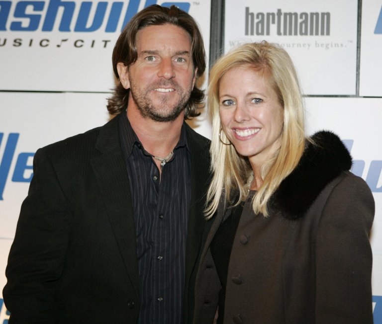 Grammy-winning songwriter Brett James who co-wrote 'Jesus, Take the Wheel' dies in plane crash | iNFOnews.ca