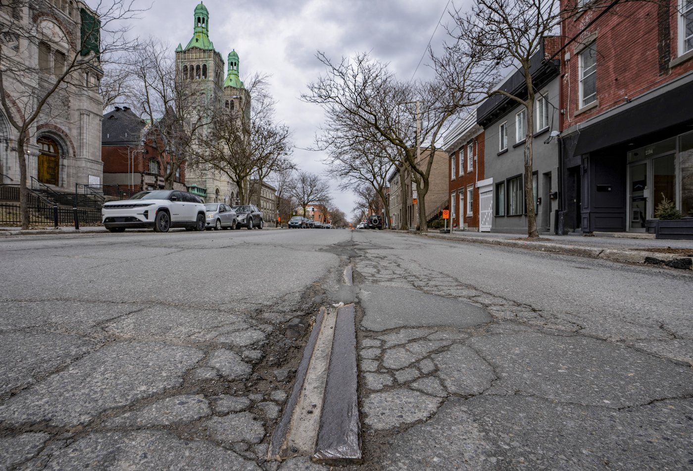 Montreal streetcar tracks still pop up from pavement decades after last tram retired | iNwheels