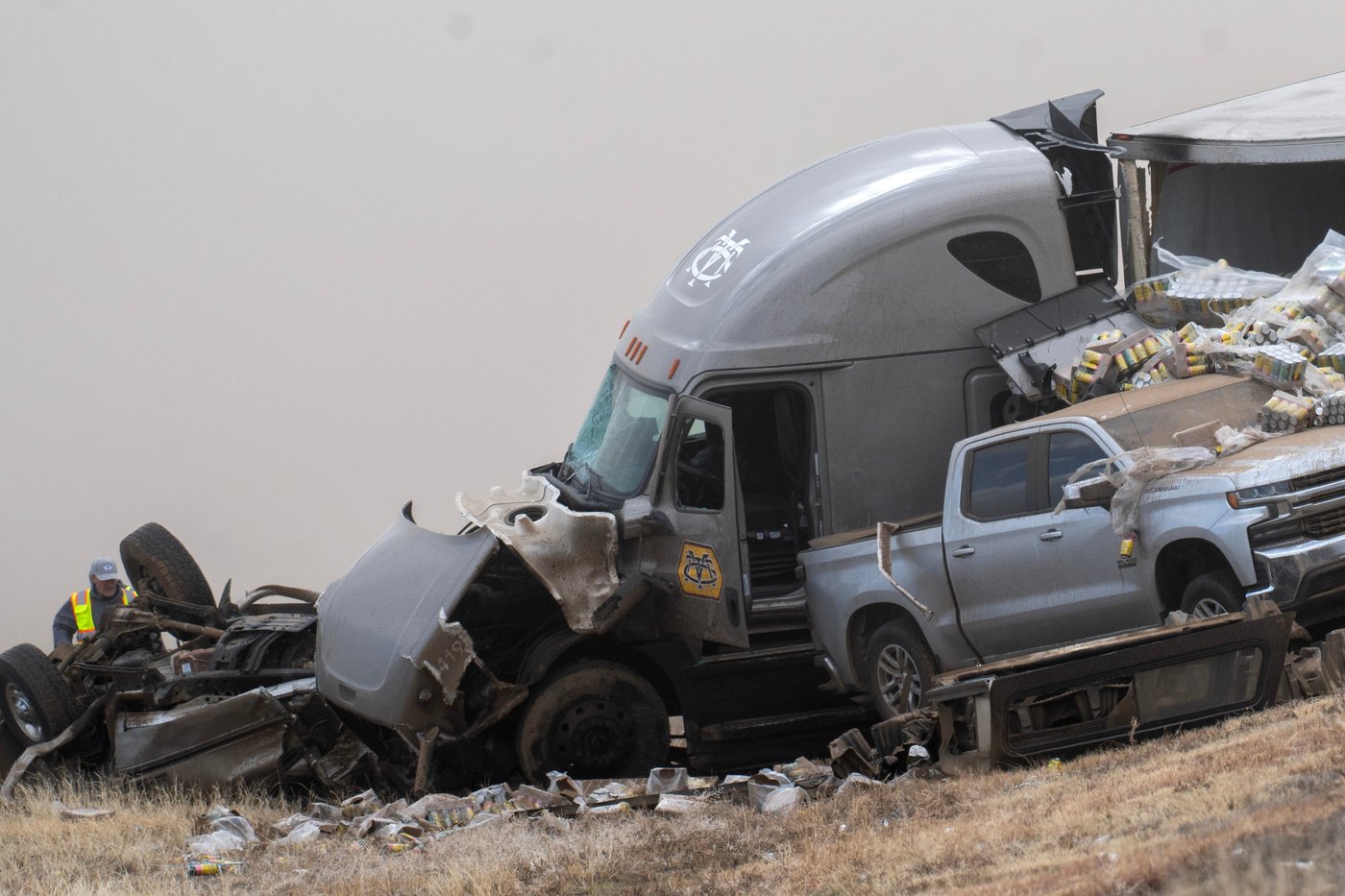 4 dead in crashes involving over 30 vehicles in 'brown out' conditions on Colorado interstate | iNFOnews.ca