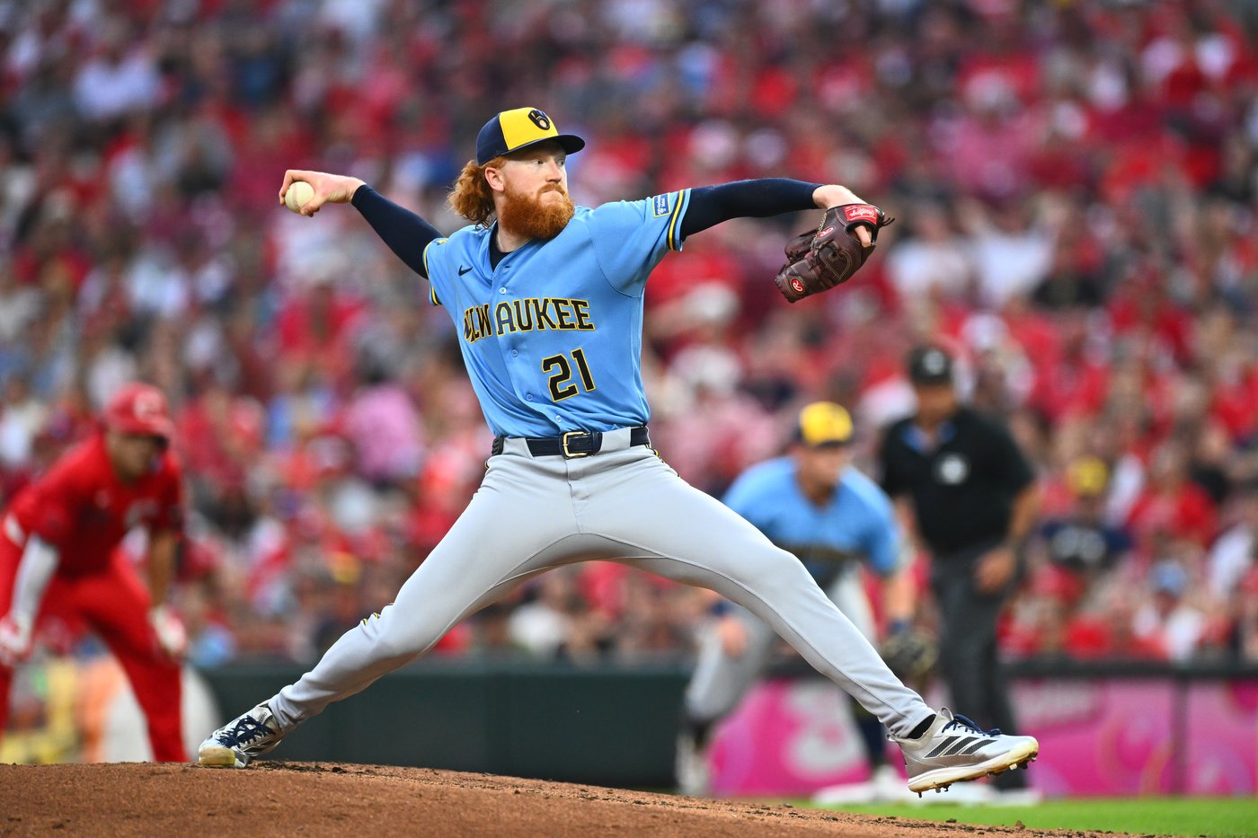 Reds hit 3 home runs and hold on for 5-3 victory over Brewers | iNFOnews.ca