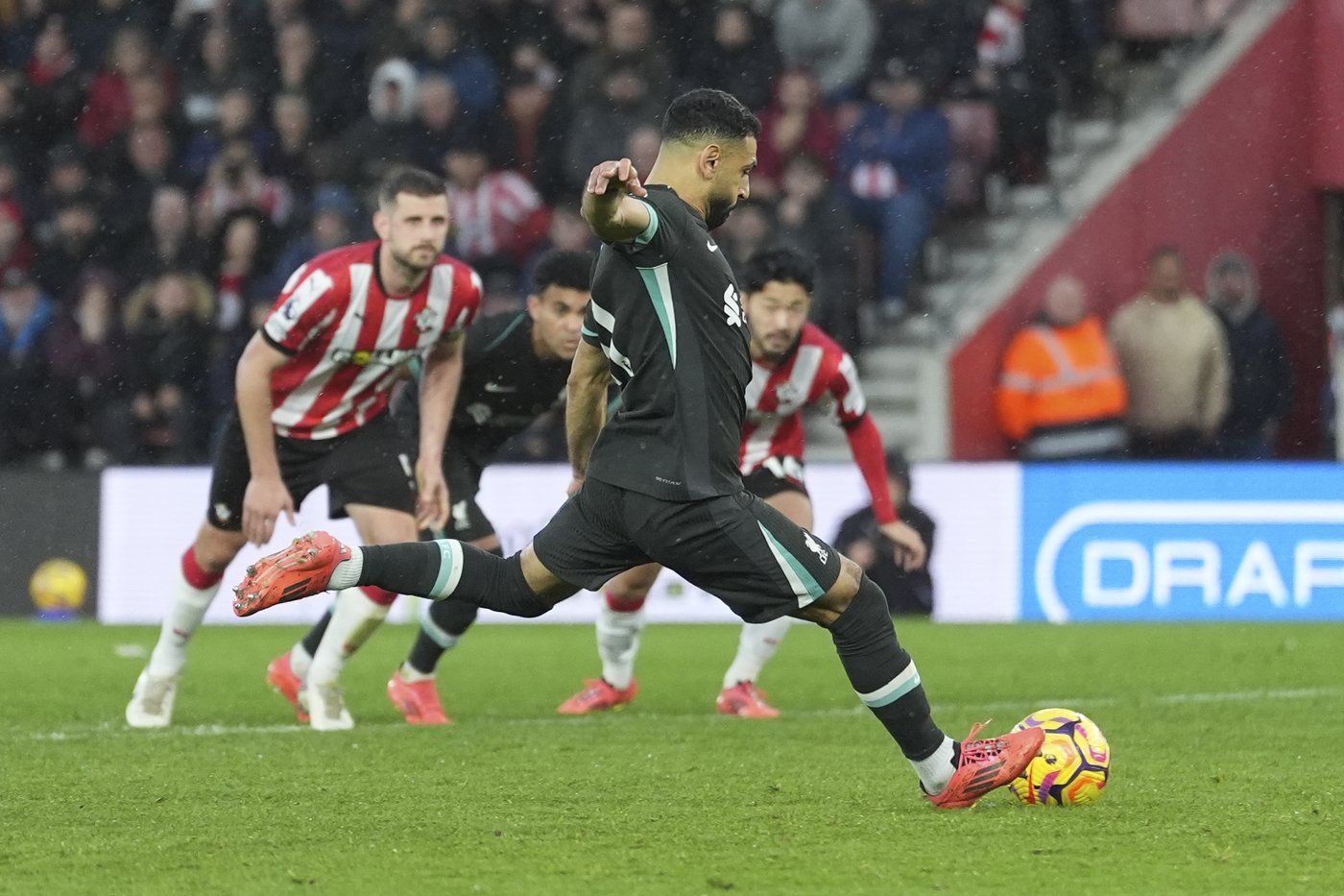 Salah double sends Liverpool 8 points clear in Premier League as United draws first game with Amorim | iNFOnews.ca