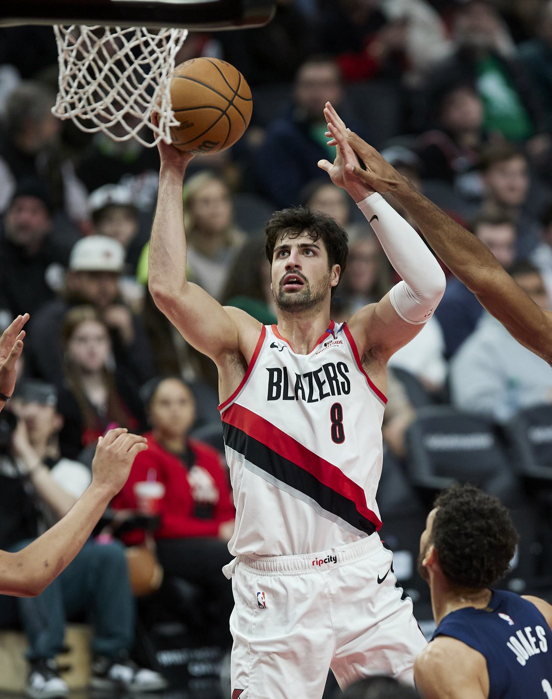 Simons scores 30 points as Trail Blazers beat last-place Wizards 112-97 | iNFOnews.ca