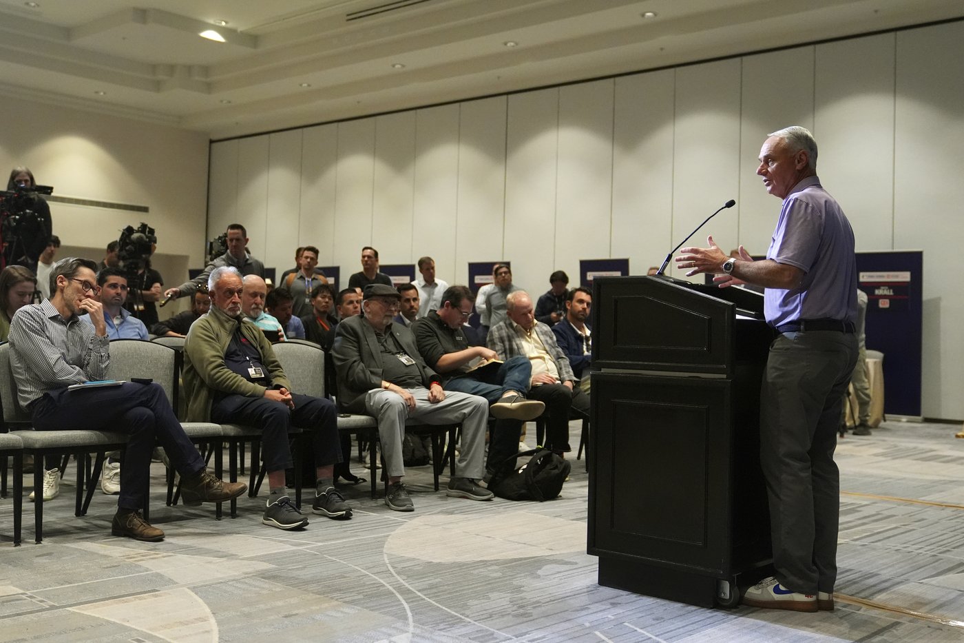 Manfred calls Athletics' new park in Sacramento charming but still expects to be in Vegas by 2028 | iNFOnews.ca