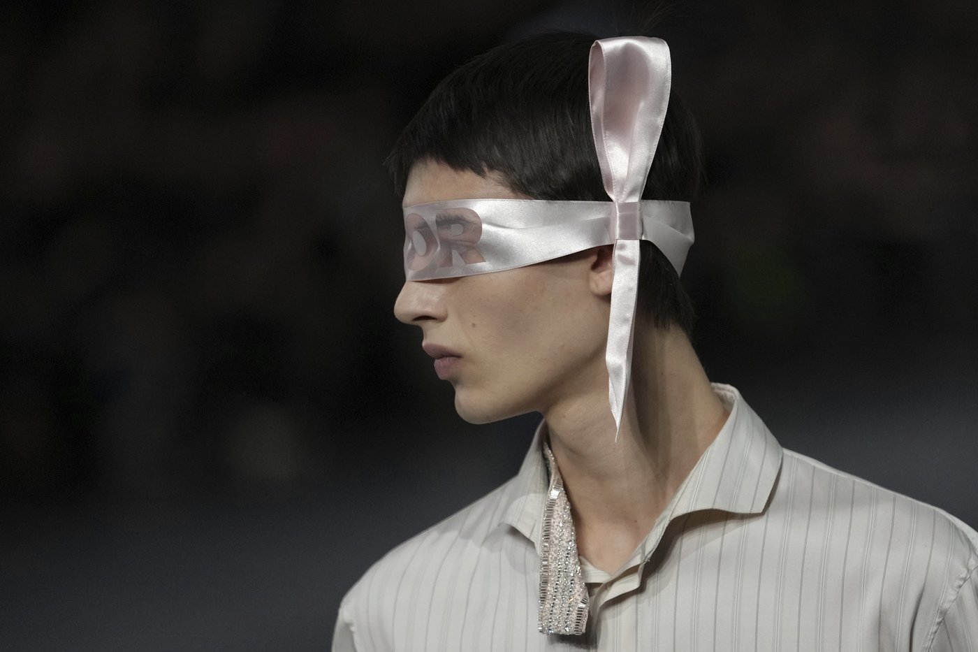 Kim Jones sharpens VIP-filled Dior men's fashion with a structured, masculine recalibration | iNFOnews.ca Kim Jones sharpens VIP-filled Dior men's fashion with a structured, masculine recalibration | iNFOnews.ca