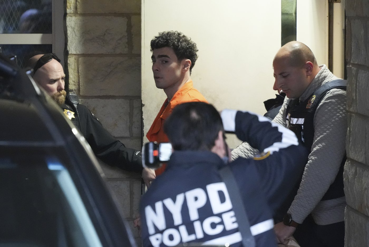 Suspect in UnitedHealthcare CEO killing faces federal murder, stalking and weapons charges | iNFOnews.ca Suspect in UnitedHealthcare CEO killing faces federal murder, stalking and weapons charges | iNFOnews.ca