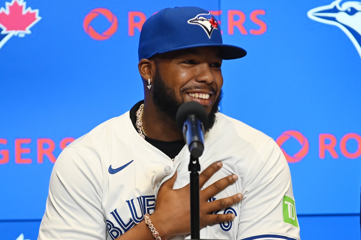 Slugger Guerrero and Toronto Blue Jays celebrate long-term contract extension | iNFOnews.ca