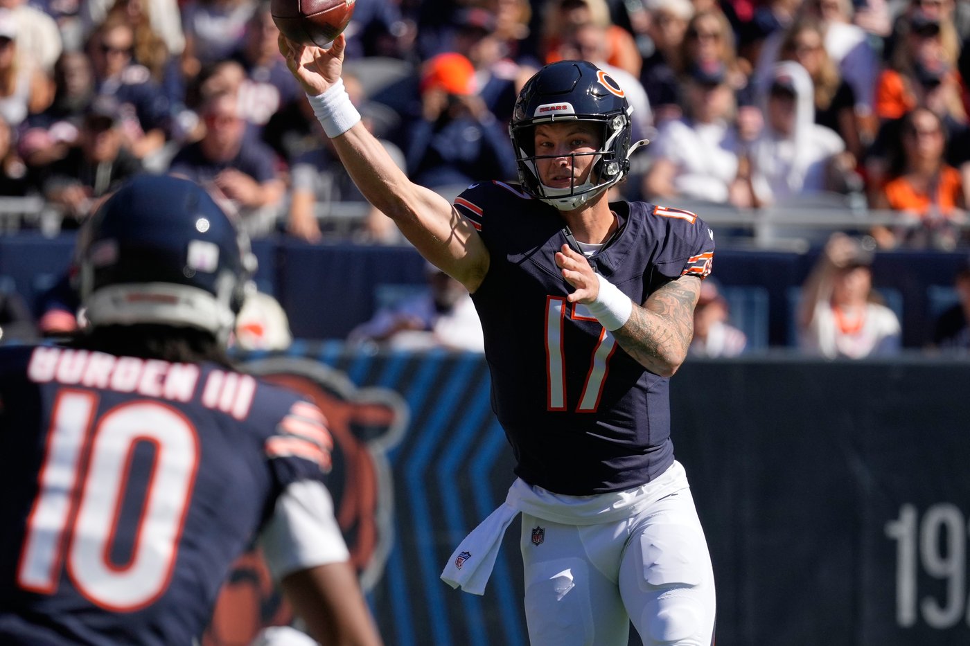 Keenum makes 'ceremonial first pitch' for the Bears before Bagent takes over at QB against the Jets | iNFOnews.ca