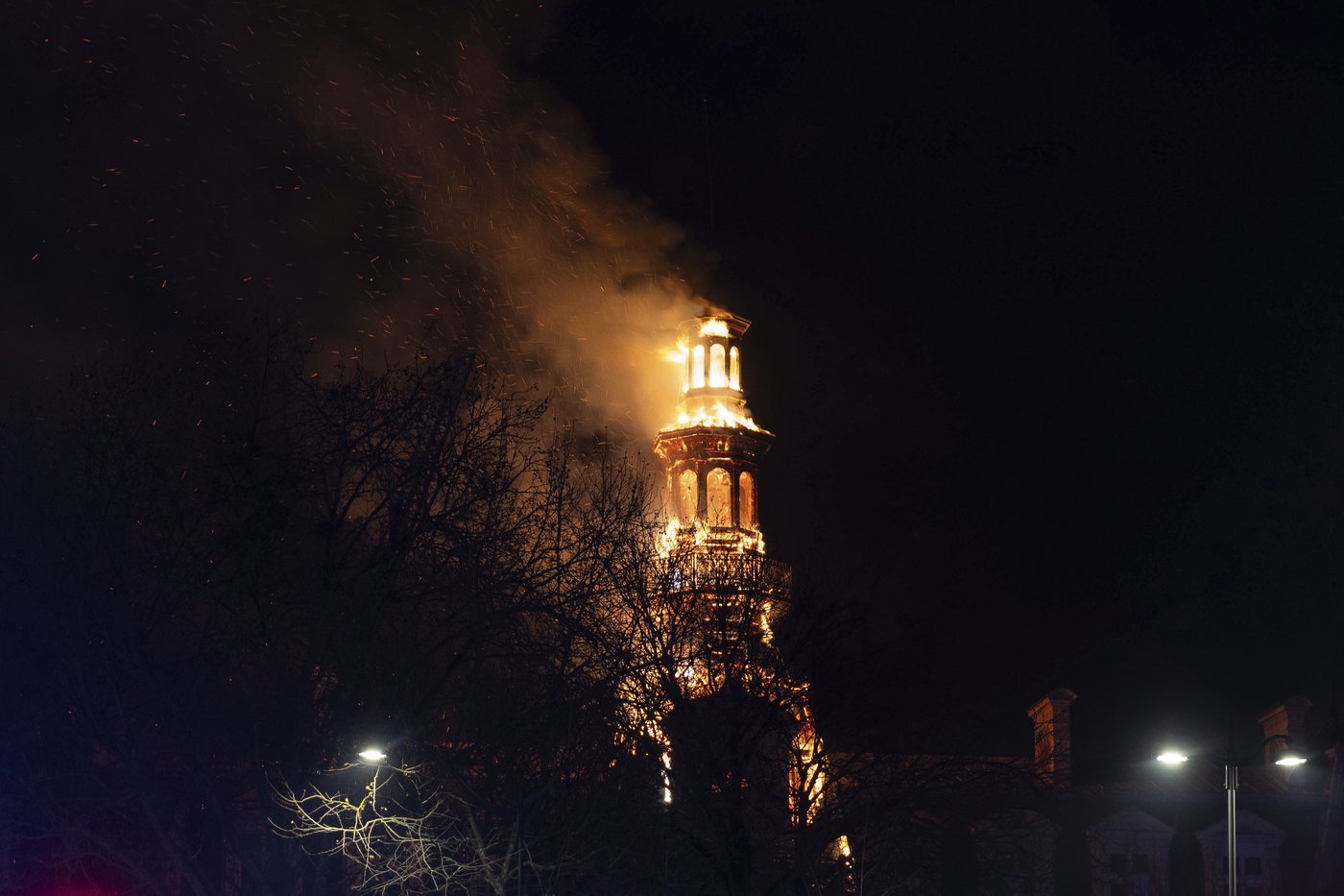Fire damages a 19th century district town hall in Paris, leaving the bell tower at risk of collapse | iNFOnews.ca Fire damages a 19th century district town hall in Paris, leaving the bell tower at risk of collapse | iNFOnews.ca