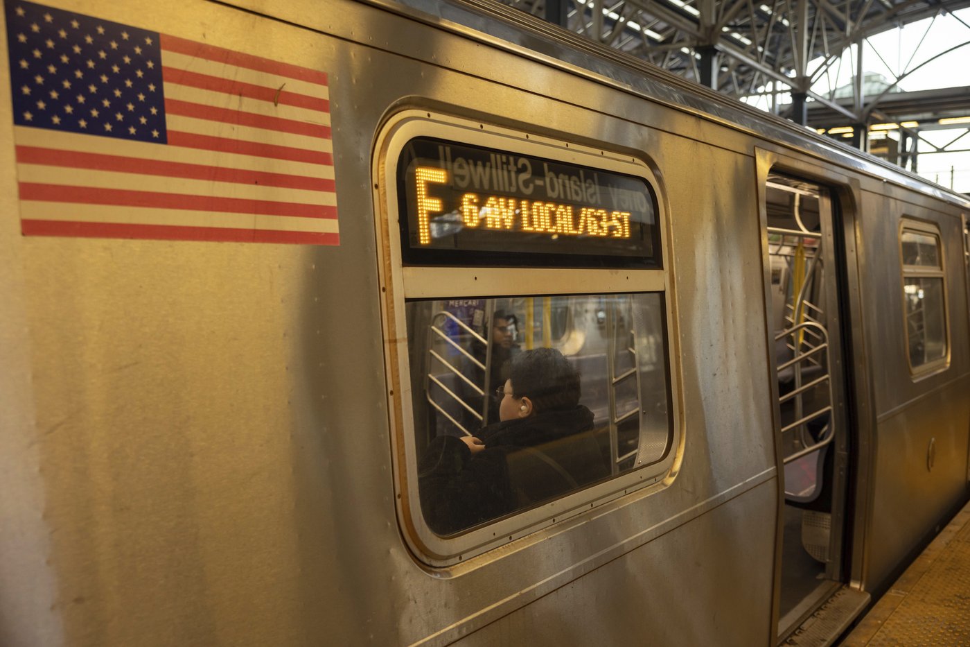 Woman burned to death in New York subway is identified as 57-year-old from New Jersey | iNFOnews.ca