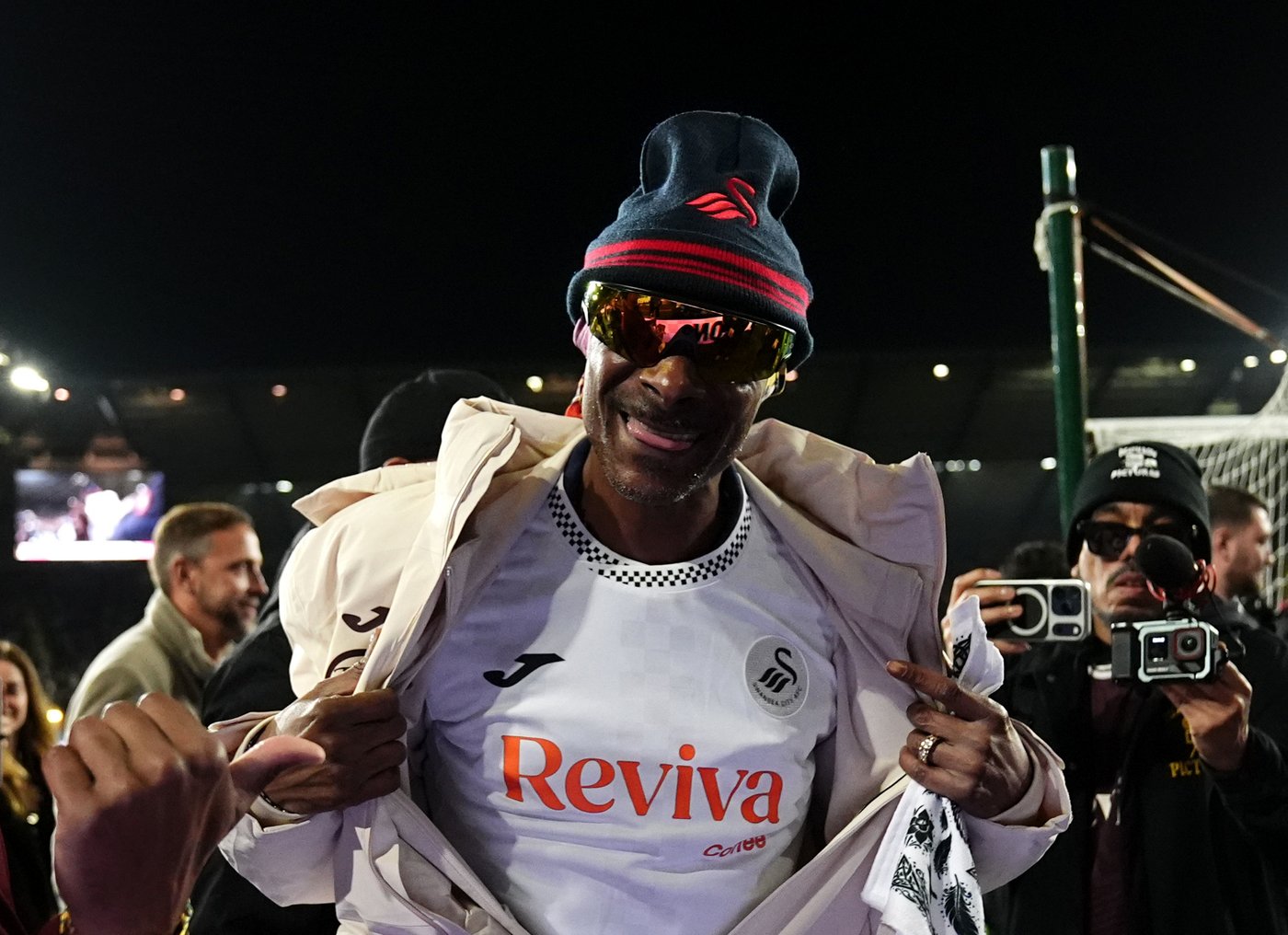 Snoop Dogg's next episode: Rapper attends first Swansea game after Winter Olympics trip | iNFOnews.ca