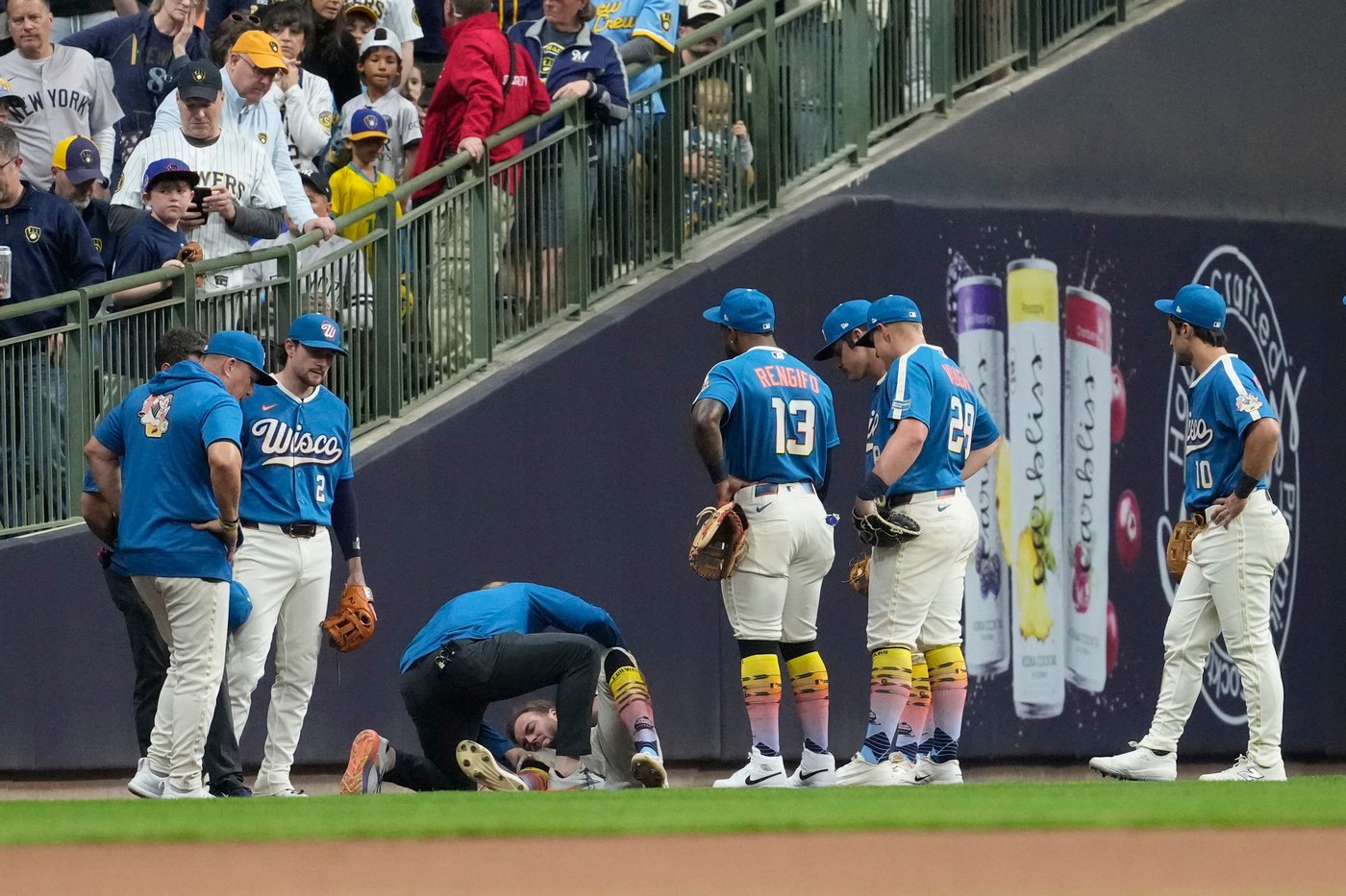 Brewers' Brandon Lockridge is relieved his right knee injury isn't worse after he crashed into wall | iNFOnews.ca Brewers' Brandon Lockridge is relieved his right knee injury isn't worse after he crashed into wall | iNFOnews.ca