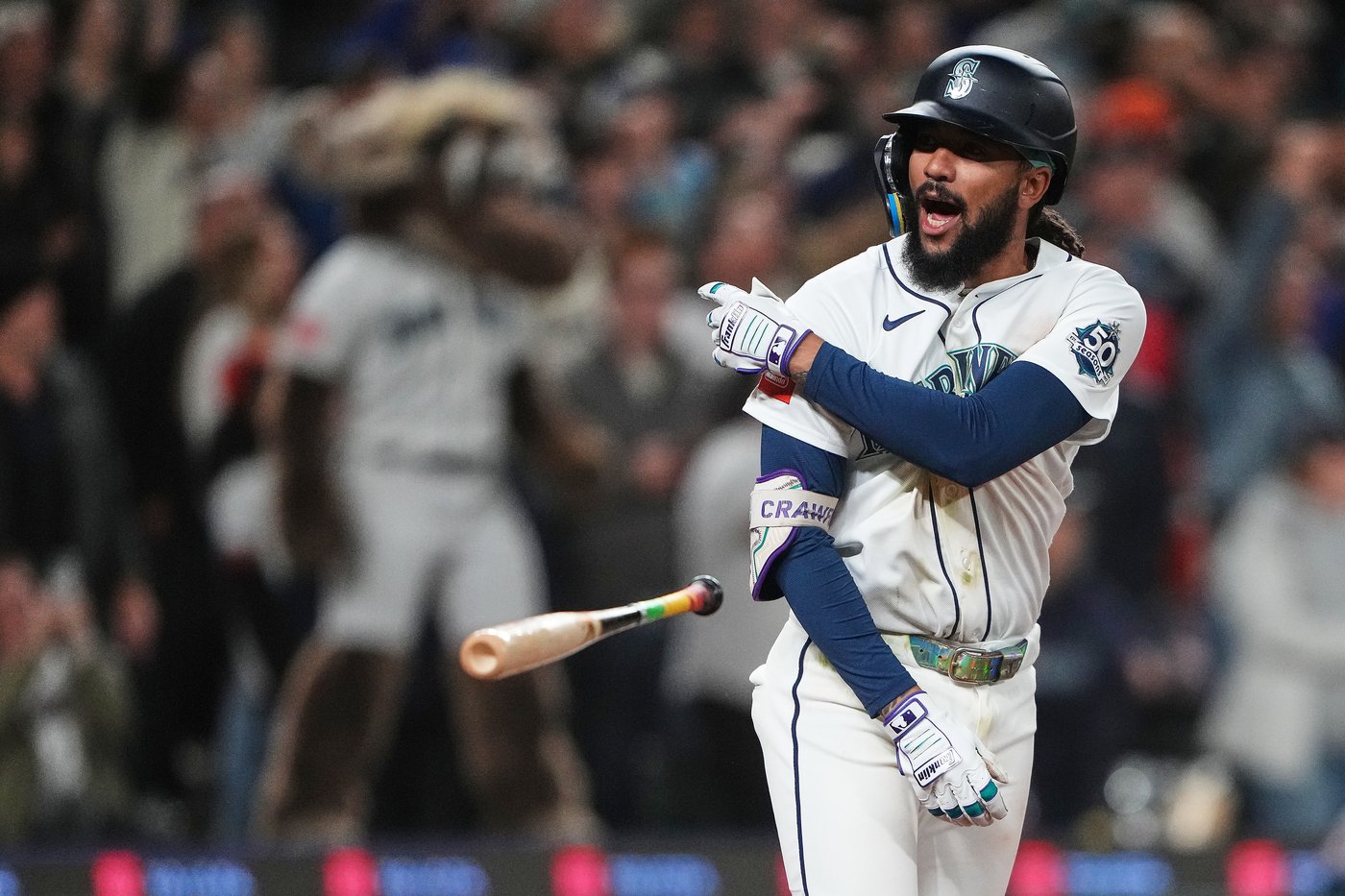 Crawford caps Mariners rally with RBI single in 9th to beat reeling Astros 8-7 | iNFOnews.ca