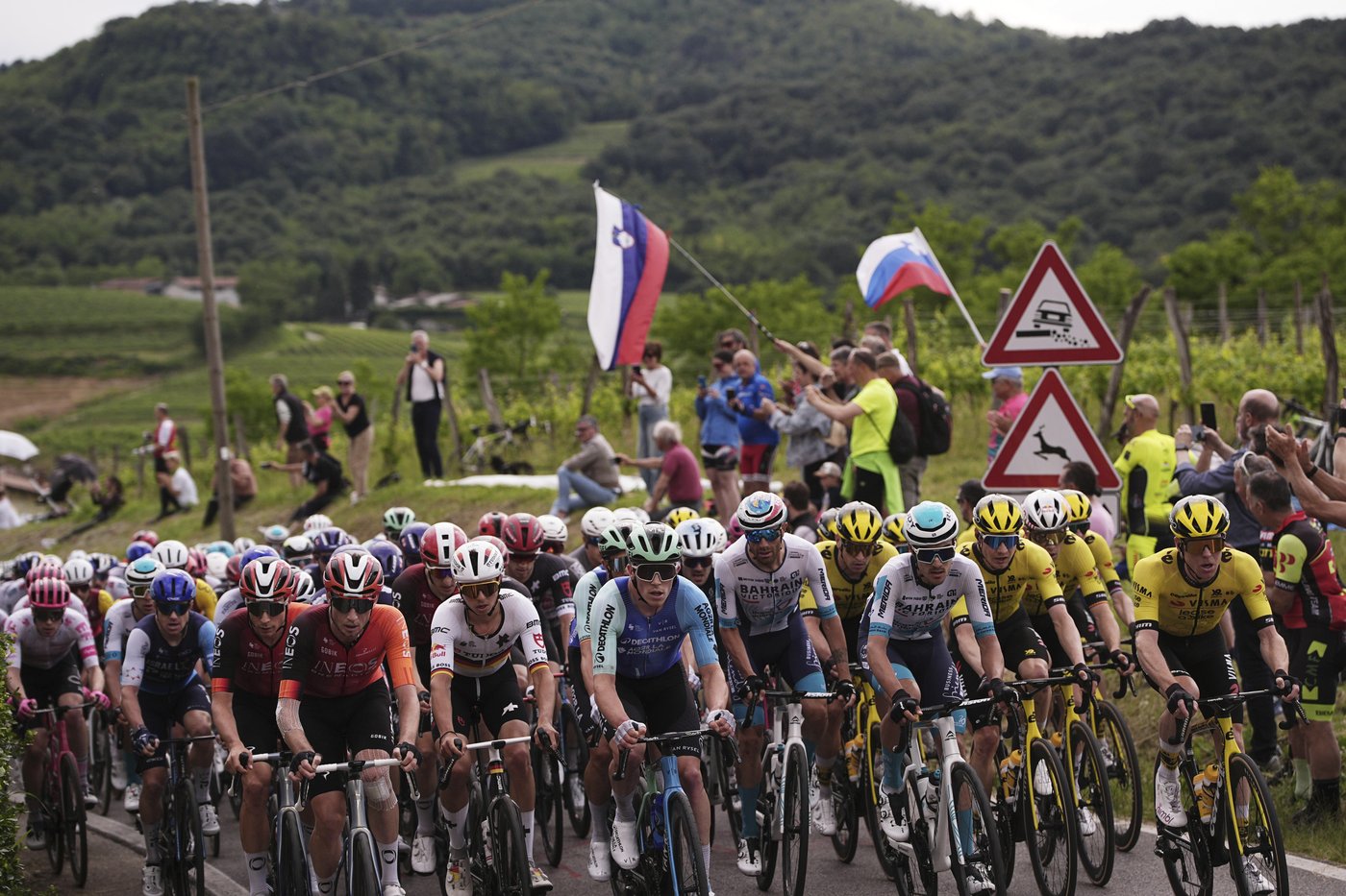 Mexican rider Del Toro extends Giro lead beyond a minute after rivals slowed by crash | iNFOnews.ca
