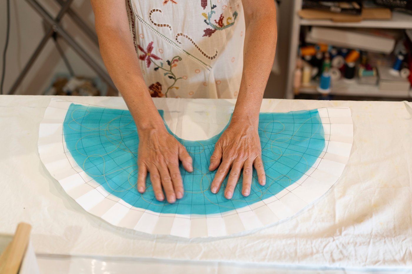 Old-fashioned hand fans make a comeback as Spain swelters, in photos | iNFOnews.ca