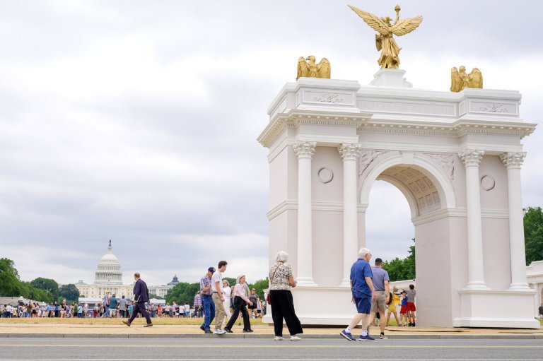 Trump's plan for a triumphal arch in the nation's capital is getting another review | iNFOnews.ca