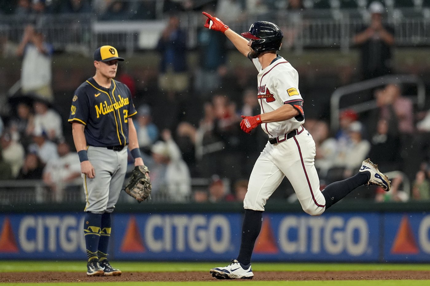 Peralta throws 5 strong innings as Brewers manhandle Braves 7-2 to improve best record in majors | iNFOnews.ca
