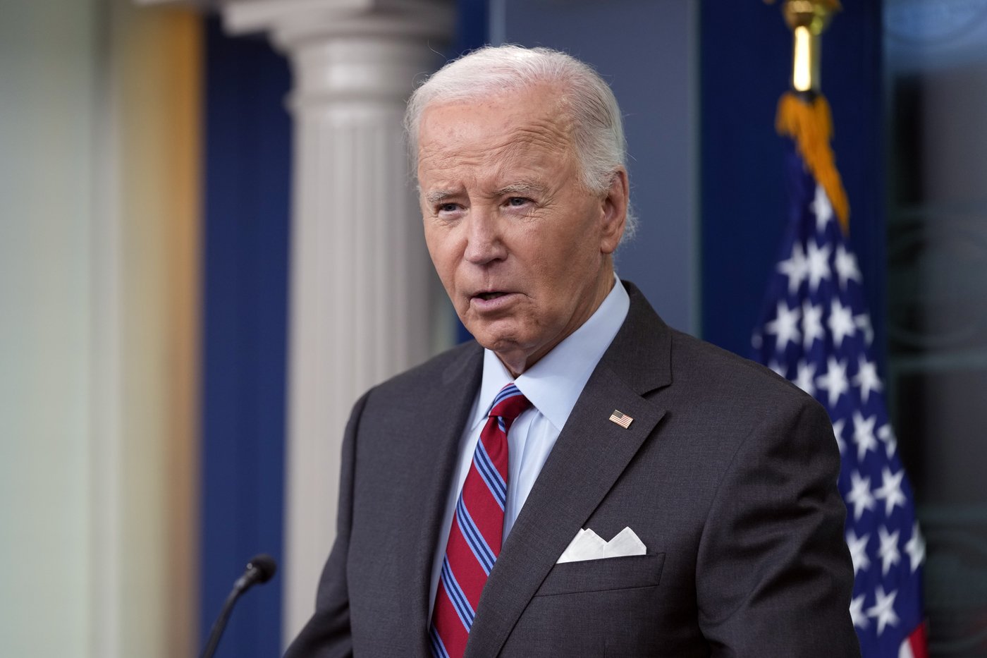 Biden talks election, economy and Middle East in surprise news briefing | iNFOnews.ca