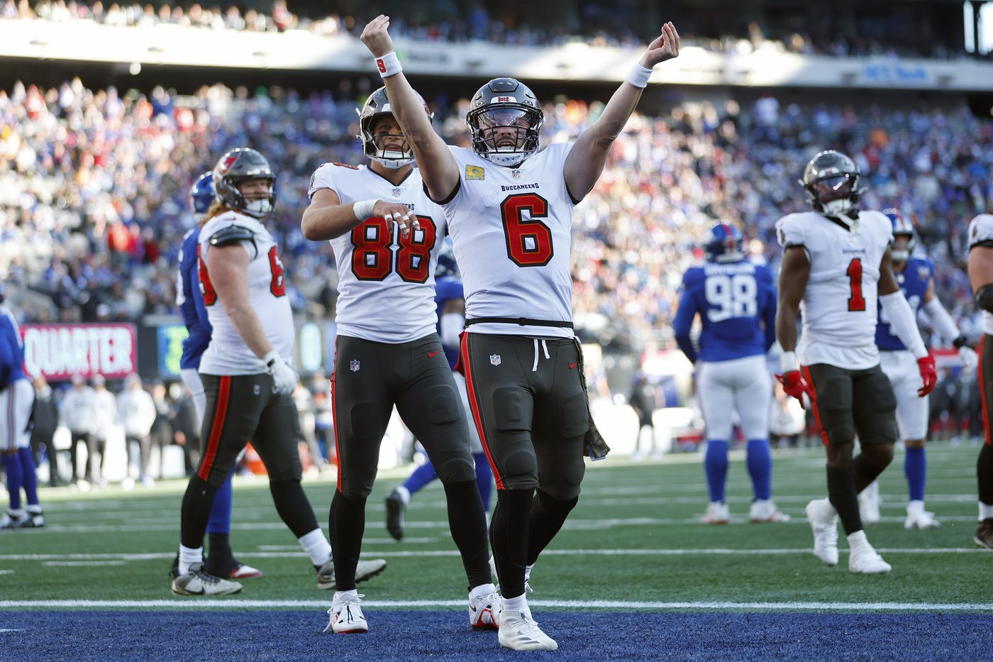 Baker Mayfield mocks Tommy DeVito's celebration as the Bucs embarrass the Giants 30-7 | iNFOnews.ca