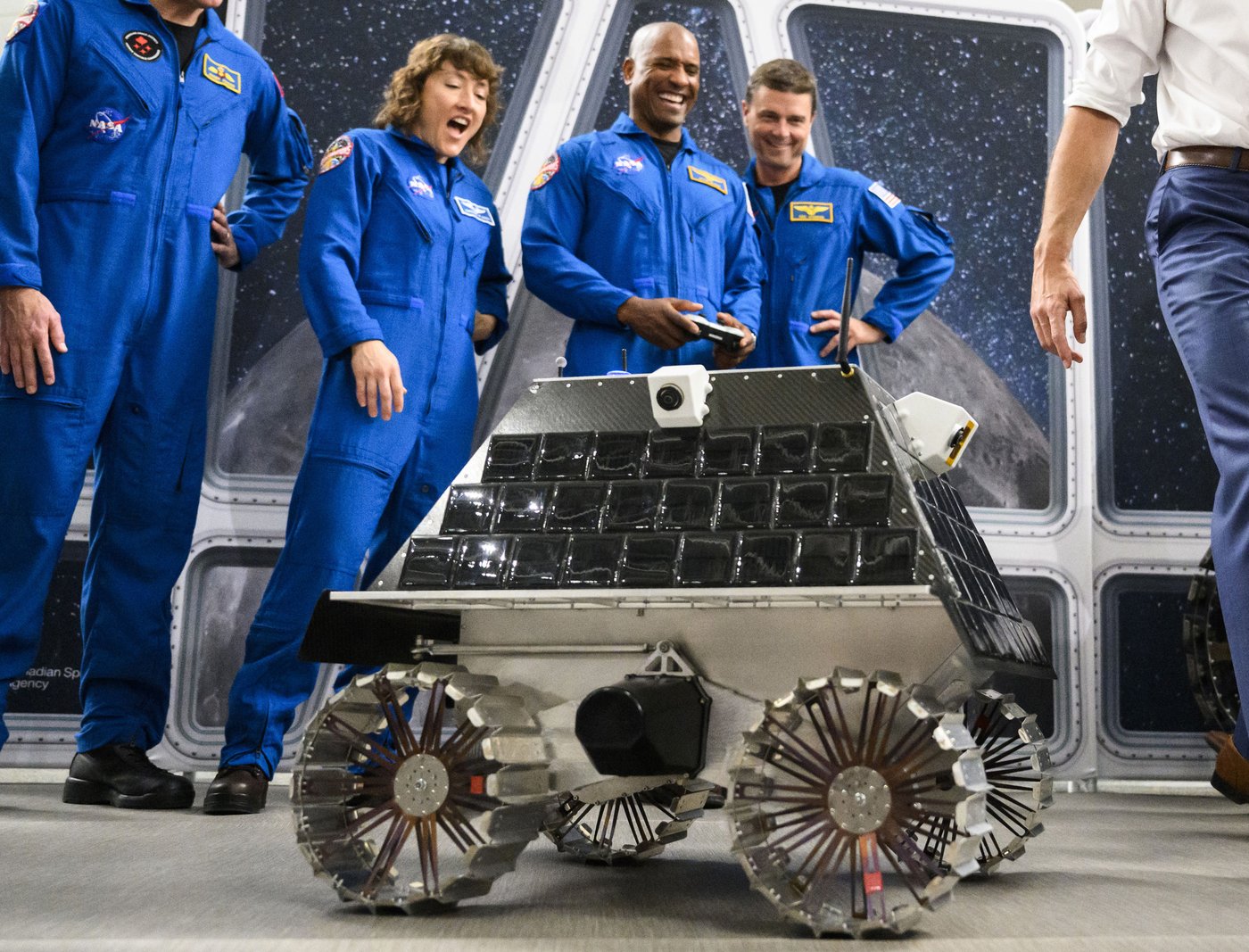 Athabasca, Courage, Glacier or Pol-R? Canadian Space Agency seeks name for moon rover | iNFOnews.ca