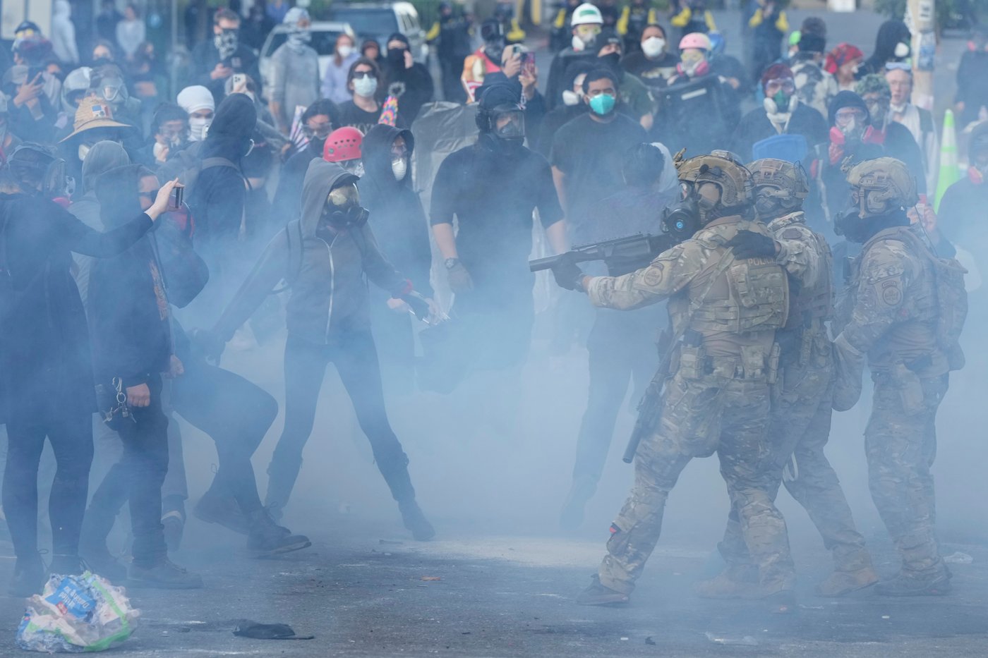Judge in Oregon limits federal officers' tear gas use at Portland ICE building protests | iNFOnews.ca Judge in Oregon limits federal officers' tear gas use at Portland ICE building protests | iNFOnews.ca