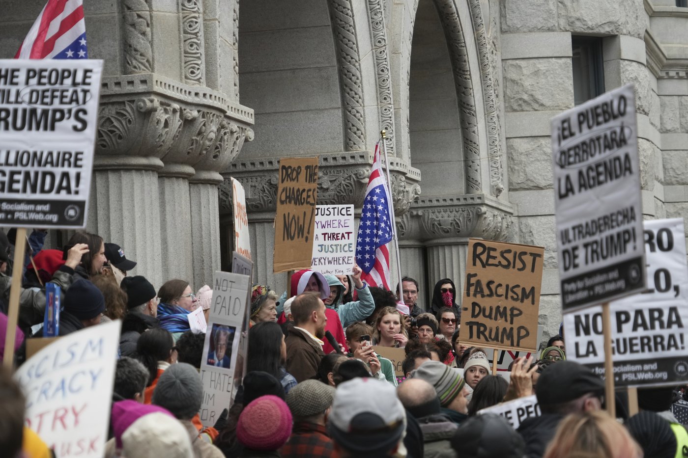 FBI arrests a Milwaukee judge accused of helping a man evade immigration authorities | iNFOnews.ca