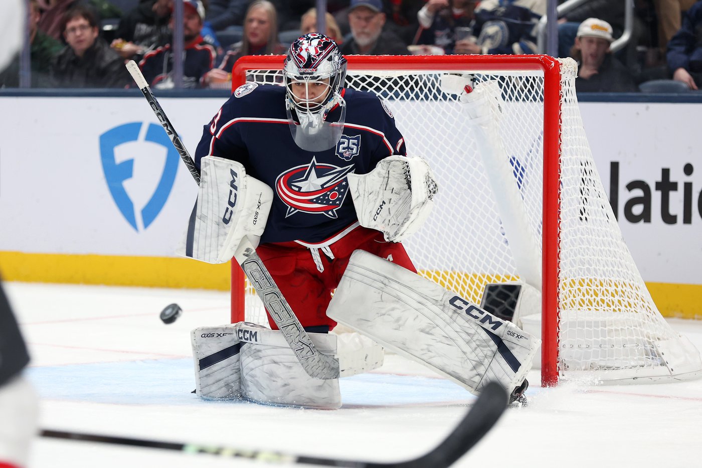 Hutton, McNabb lift Golden Knights past Blue Jackets 3-2 | iNFOnews.ca