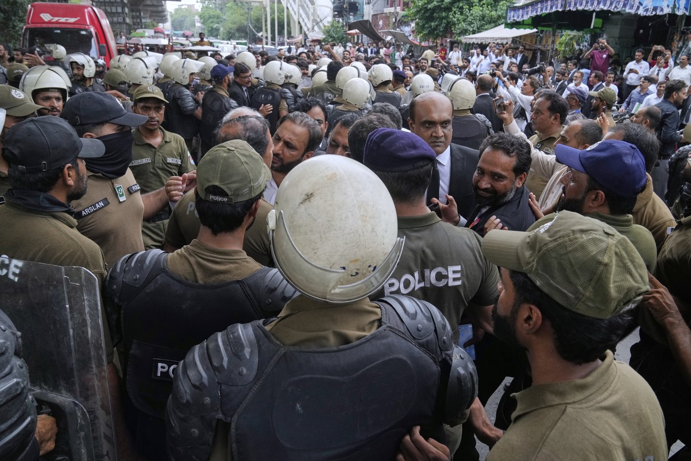 Pakistan arrests over 200 activists as they rally to support former leader Imran Khan | iNFOnews.ca