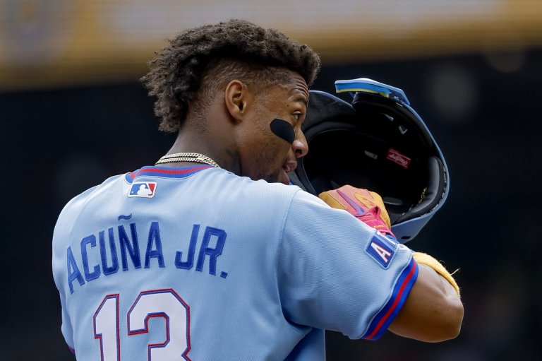Braves' Acuña leaves game at White Sox with tightness in left hamstring, his 2nd injury of season | iNFOnews.ca