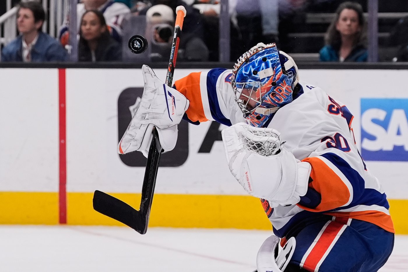 Horvat scores winner in OT as Islanders edge Sharks 2-1 | iNFOnews.ca