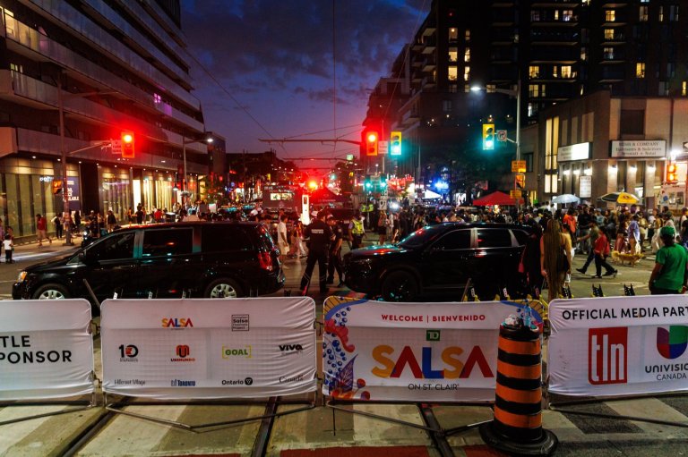 CN Tower dims lights in tribute after deadly shooting at Toronto street festival | iNFOnews.ca