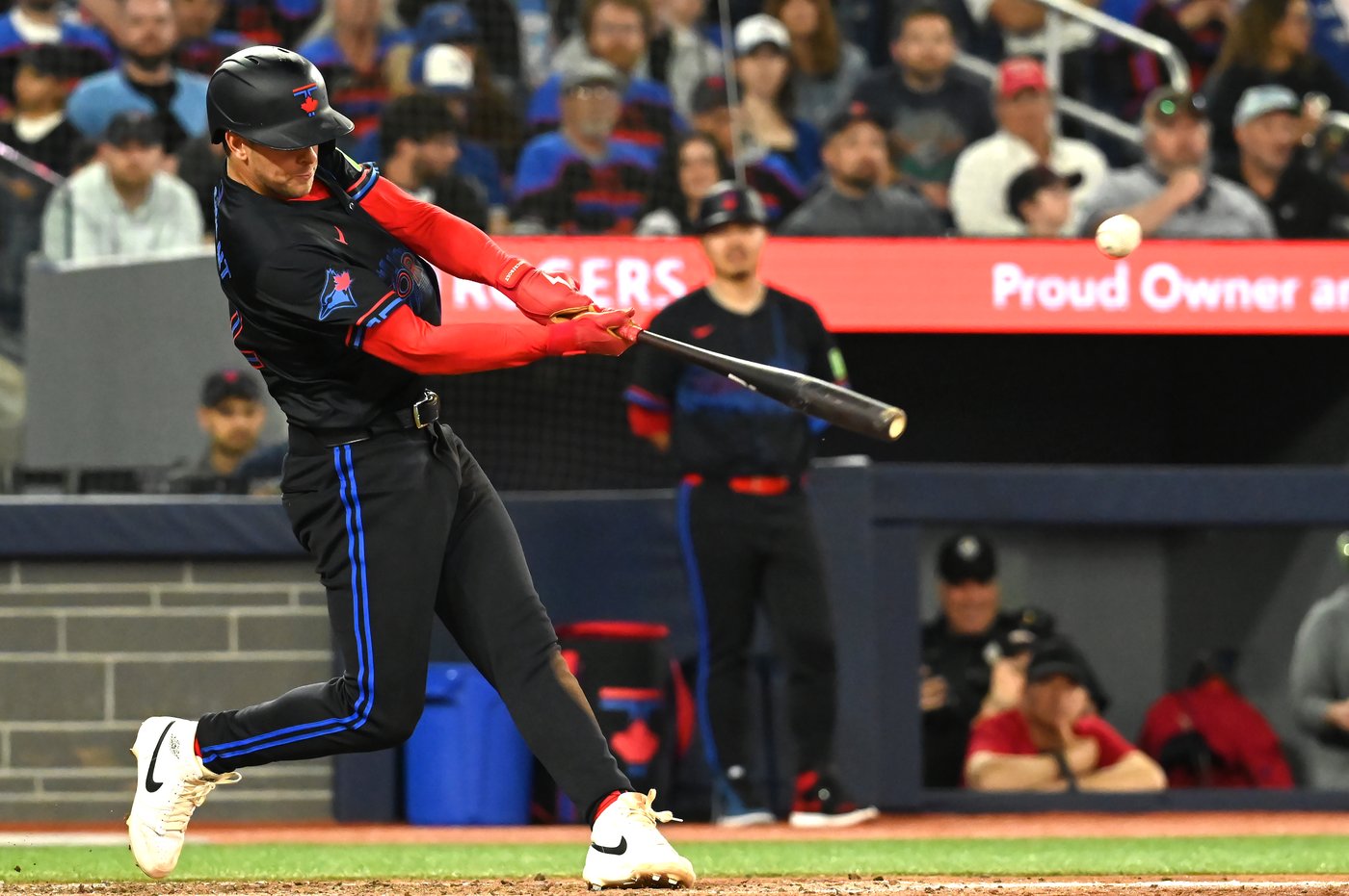 Bats deliver again as Blue Jays use 15-hit attack in 11-7 win over Athletics | iNFOnews.ca